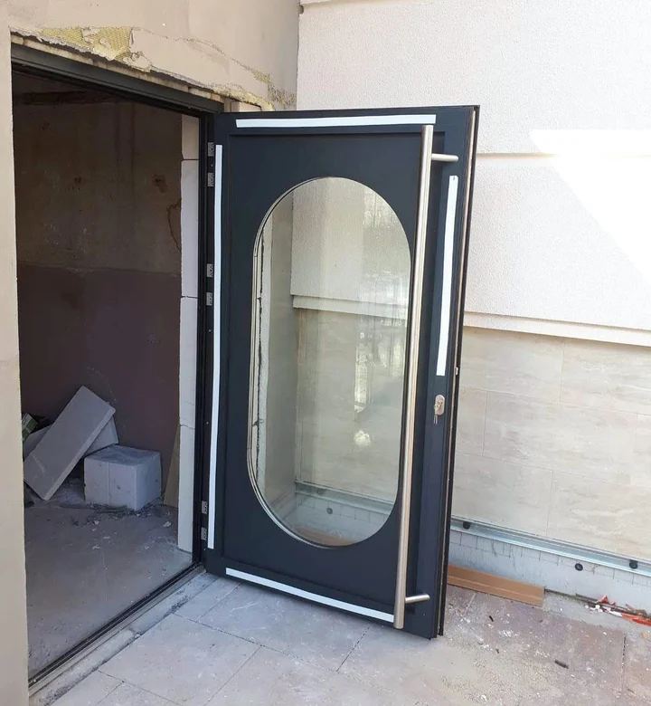 Entrance door with an oval glass panel — during installation