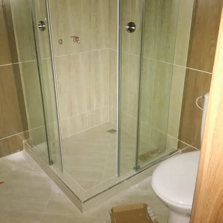 Corner glass shower enclosure