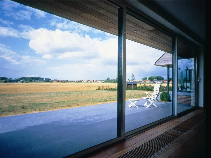 Panoramic glazing facing the garden